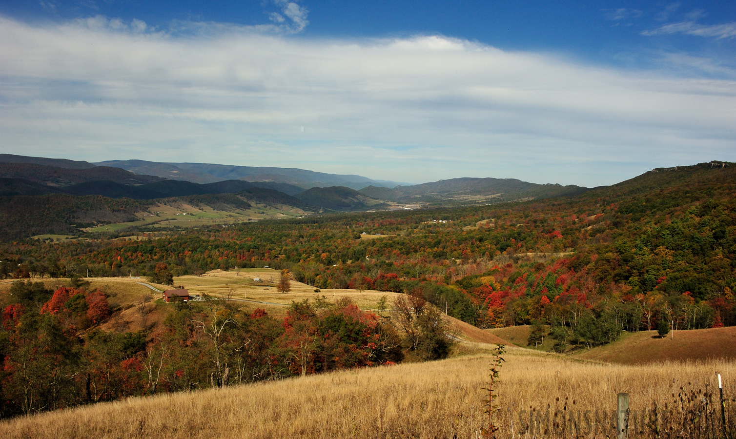 Along the Blue Ridge Parkway [28 mm, 1/640 sec at f / 16, ISO 400]